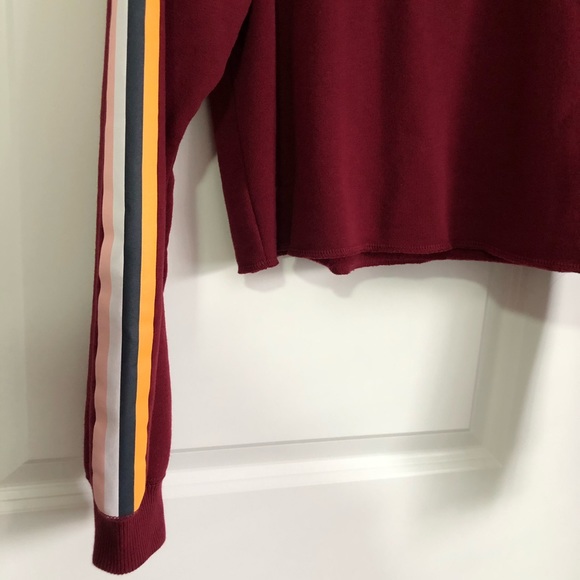 HOLLISTER CROPPED BURGUNDY CREW NECK - SIZE SMALL - Picture 3 of 4